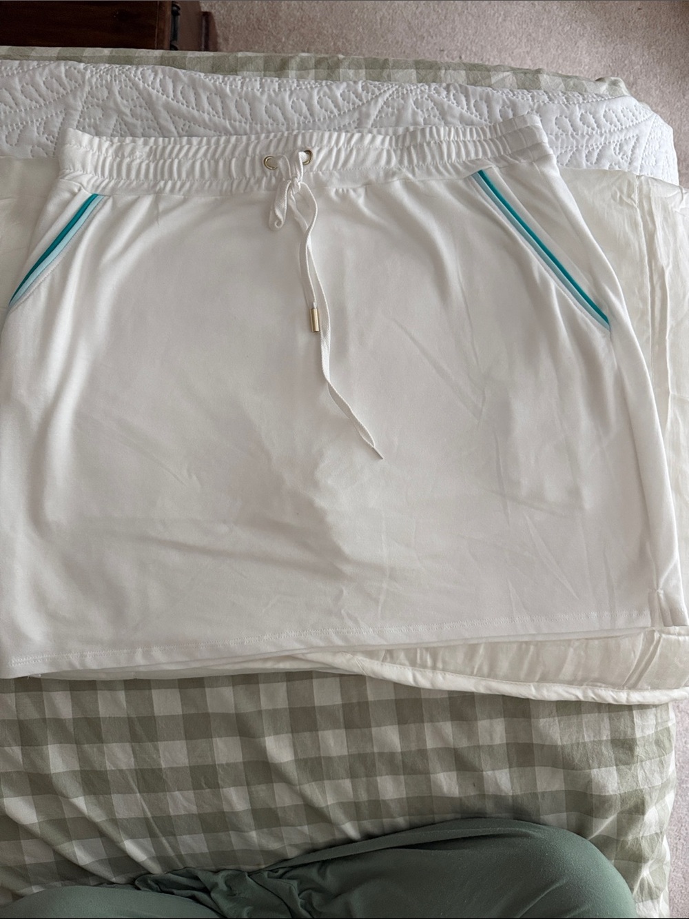 crown & ivy White Lounge Top with Teal Trim - Picture 3 of 5